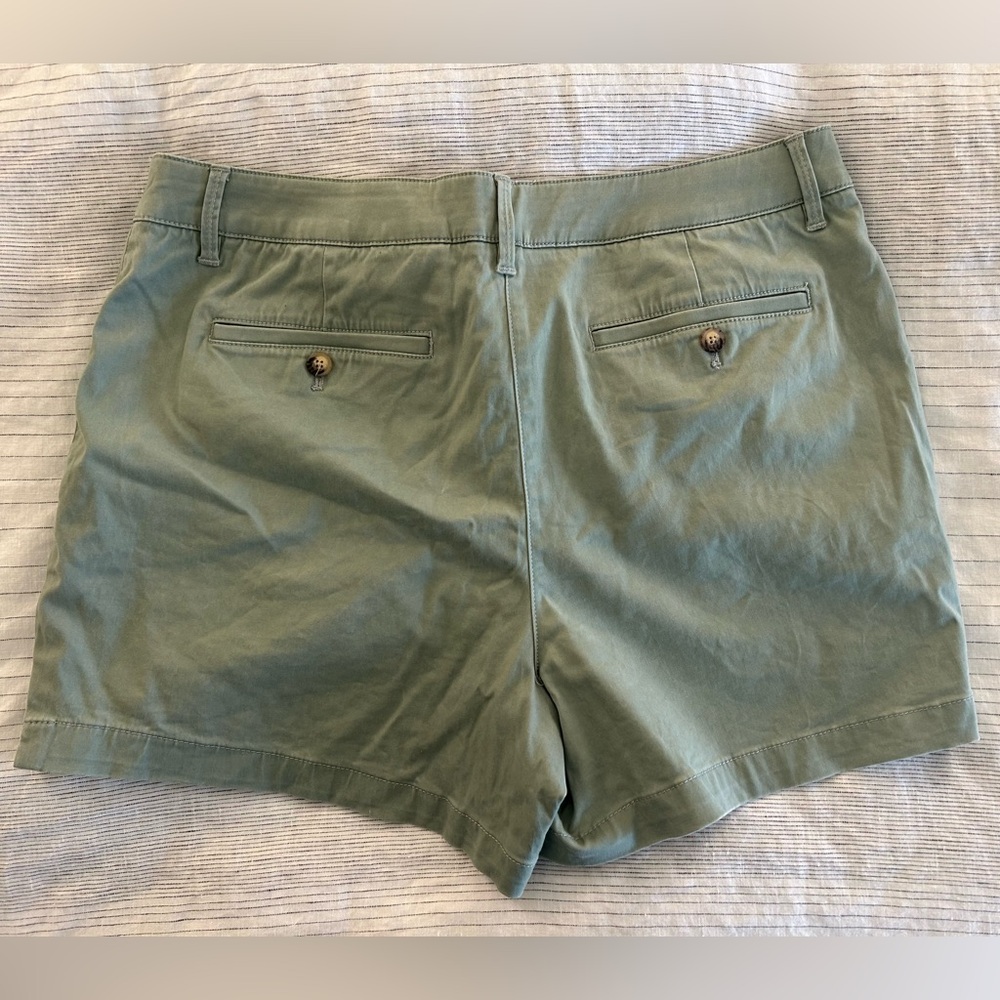 Tommy Bahama Boracay 5-inch Olive Green Women's Shorts - Picture 2 of 3